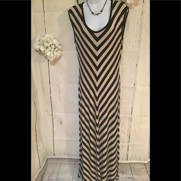 Calvin Klein Dresses & Skirts - 30% off! Womens Maxi Dress 10 Black Tan  v-neck